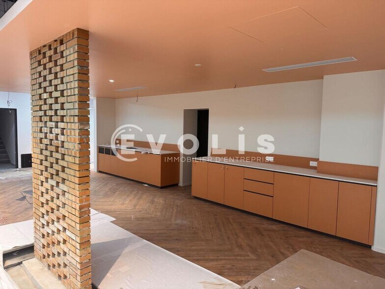 24-26 Rue Villeneuve, Clichy to rent - Interior Photo - Image 3 of 10