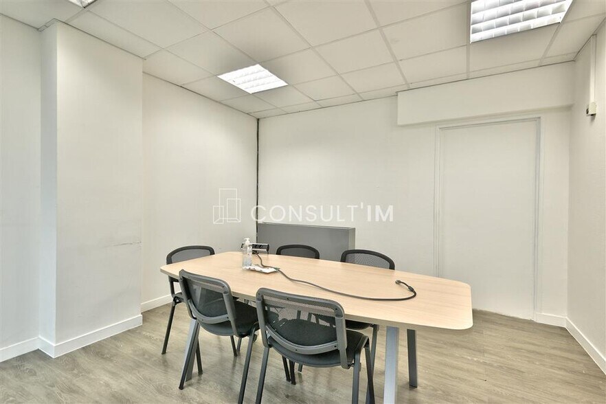 Office in Saint-Cloud to rent - Interior Photo - Image 2 of 7