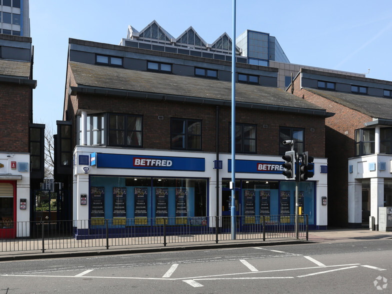 Canada Life Potters Bar portfolio of 4 properties for sale on LoopNet.co.uk - Primary Photo - Image 3 of 4