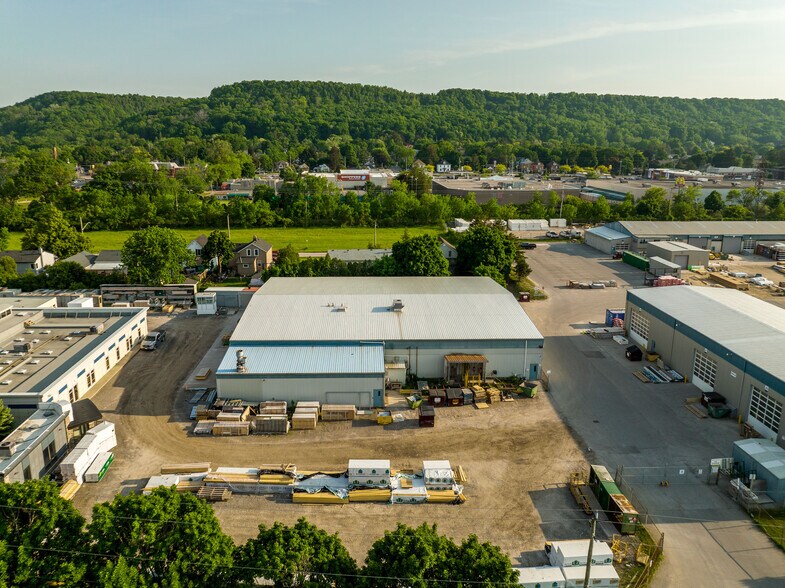 115 S Service Road portfolio of 3 properties for sale on LoopNet.co.uk - Building Photo - Image 3 of 6