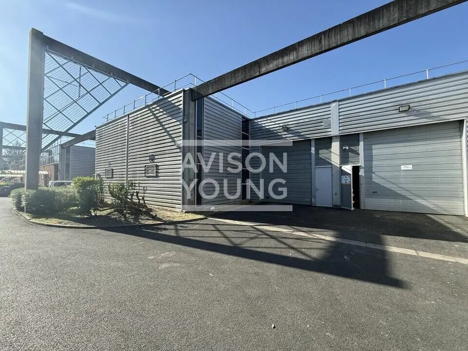 Location Local d'activités 379 m² - Photo 1