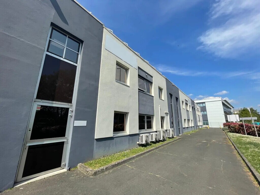 Location Local d'activités 539 m² - Photo 1