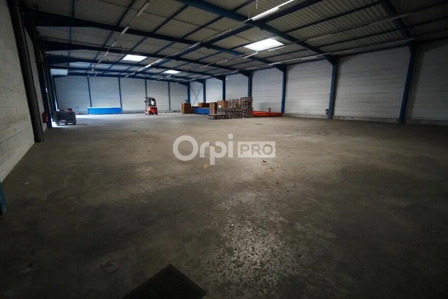 Light Industrial in Saint-Apollinaire to rent - Interior Photo - Image 3 of 8