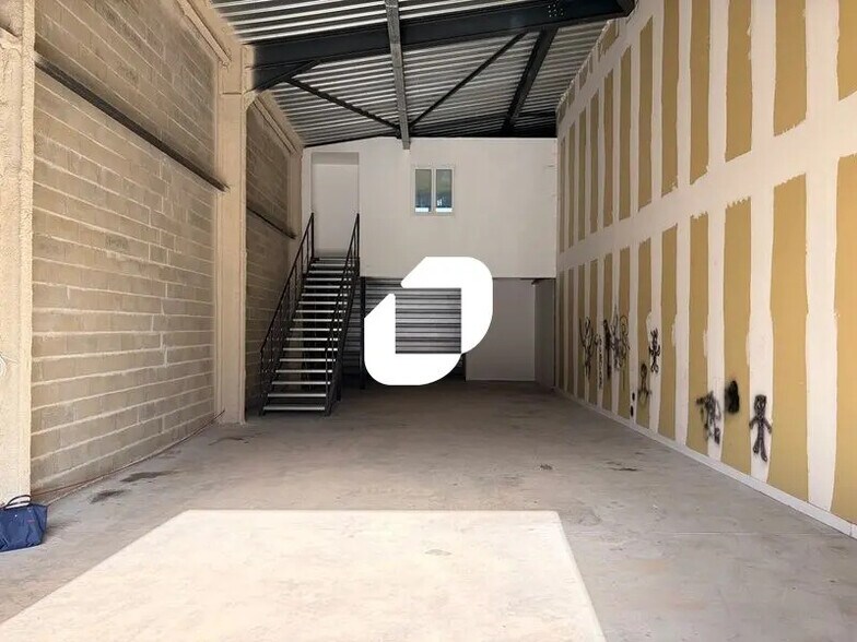 Light Industrial in Mérignac to rent - Interior Photo - Image 2 of 8