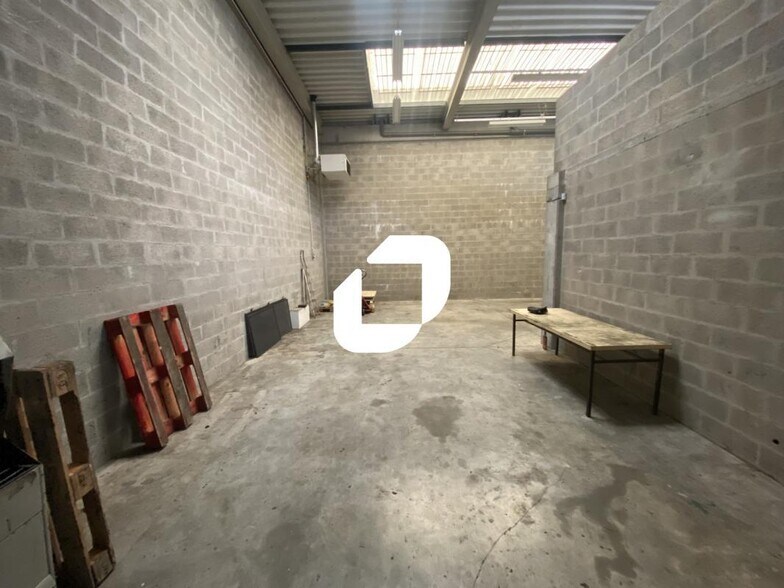 Light Industrial in Moissy-Cramayel to rent - Interior Photo - Image 3 of 9