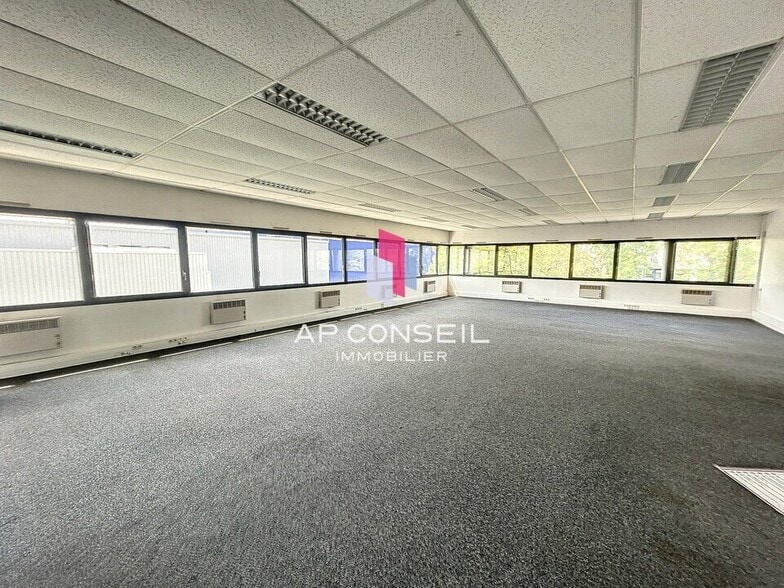 Office in Plaisir for sale - Interior Photo - Image 2 of 4