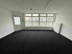 183 Newcastle St, Stoke On Trent to rent Interior Photo- Image 2 of 3