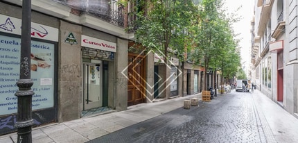 Retail in Madrid, Madrid to rent Interior Photo- Image 1 of 8