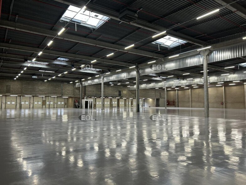 Industrial in Saint-Witz to rent - Interior Photo - Image 3 of 12