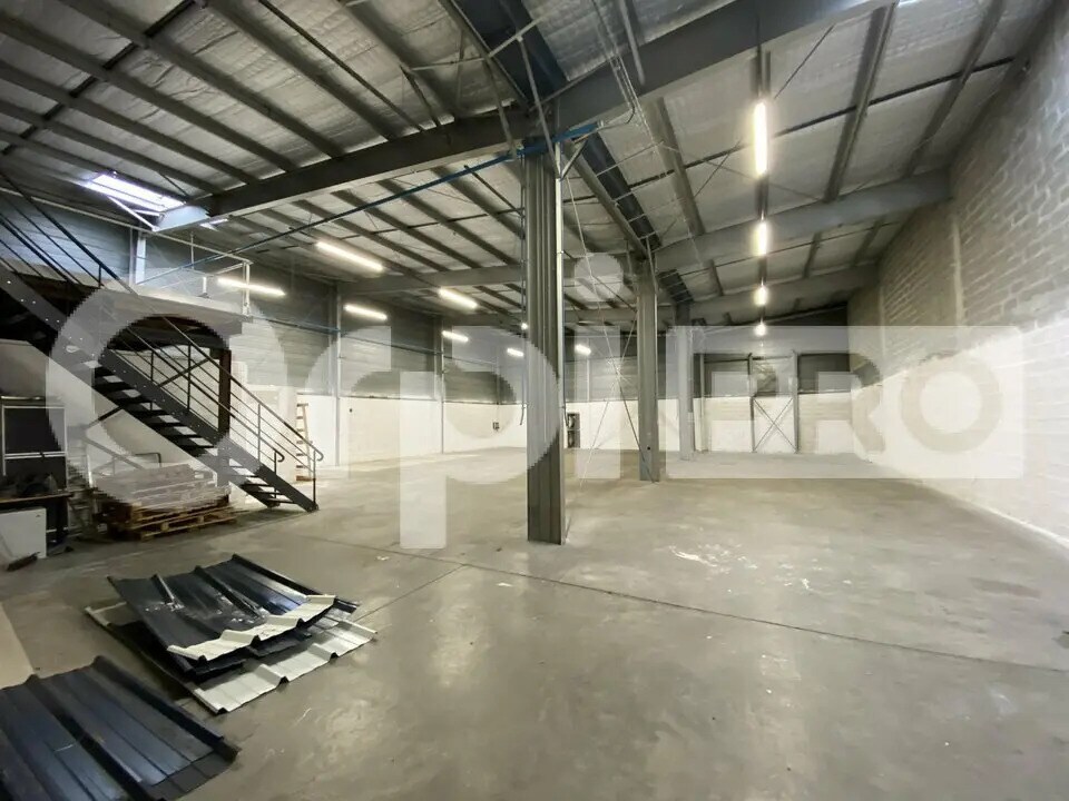 Light Industrial in Vaulx-en-Velin to rent Interior Photo- Image 1 of 6