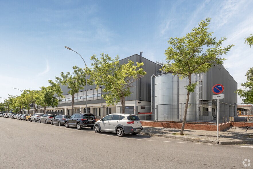 Industrial in El Prat de Llobregat, Barcelona to rent - Building Photo - Image 2 of 12