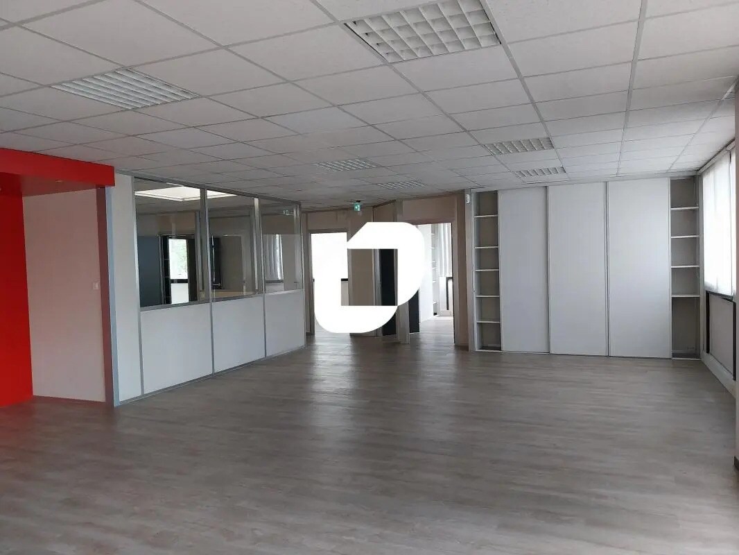 Office in Saint-Herblain to rent Interior Photo- Image 1 of 5