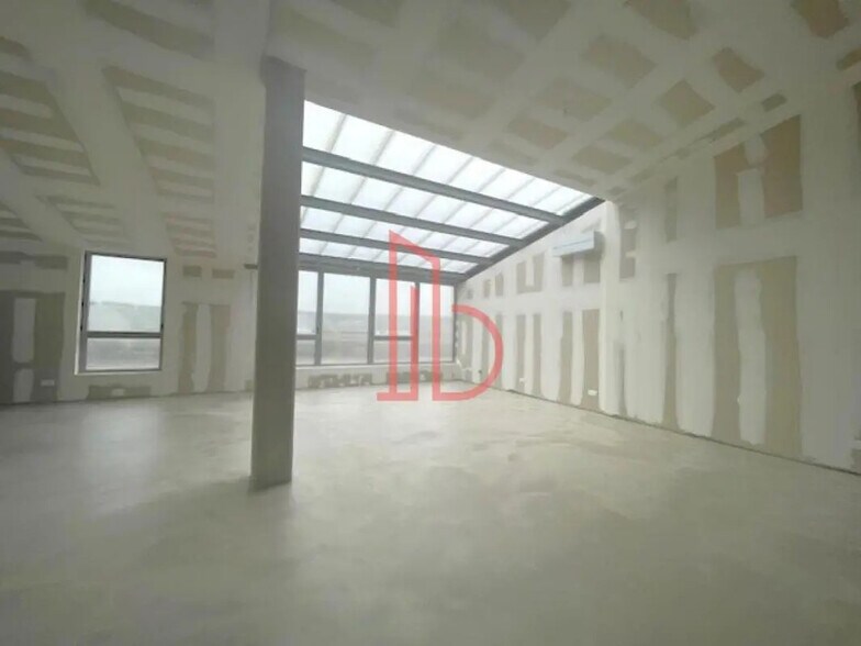 Office in Bordeaux to rent - Interior Photo - Image 2 of 6