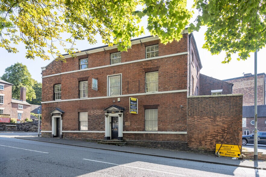 8 Queen St, Newcastle Under Lyme to rent - Building Photo - Image 2 of 5