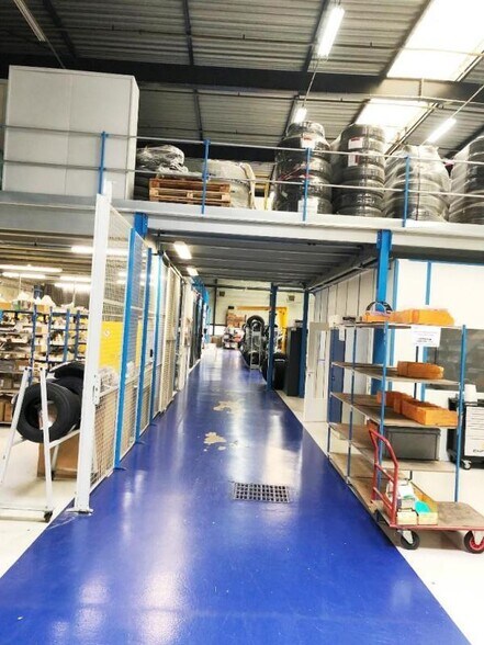 Industrial in Villeron to rent - Interior Photo - Image 2 of 5