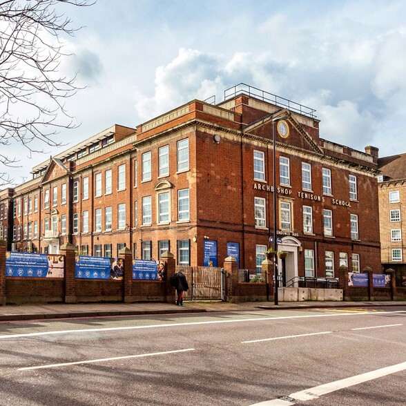 55 Kennington Oval, London for sale - Primary Photo - Image 1 of 1