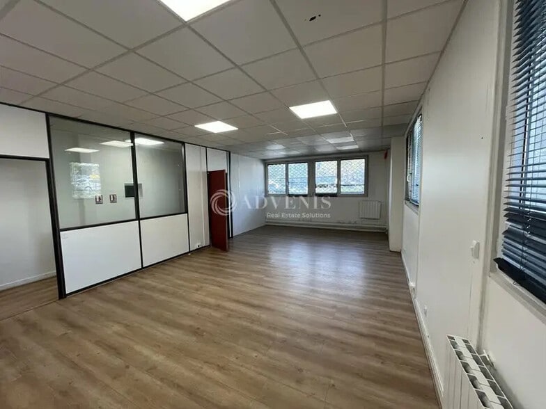 Office in Créteil to rent - Interior Photo - Image 2 of 11