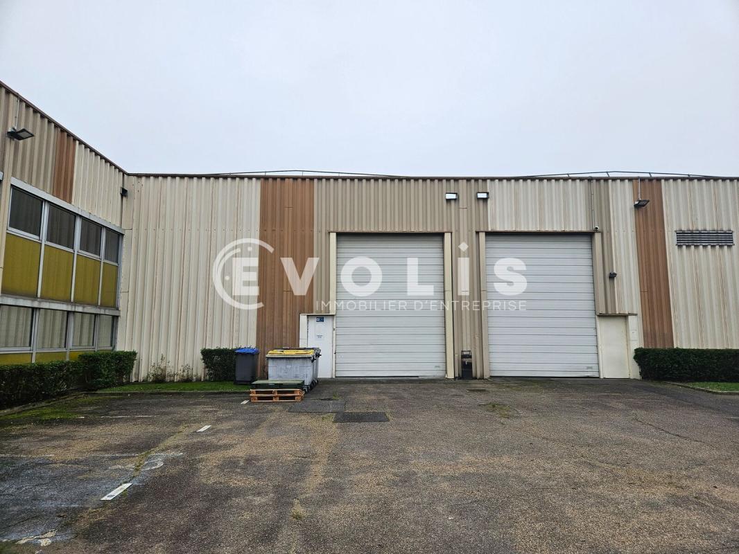 Light Industrial in Massy to rent Building Photo- Image 1 of 24