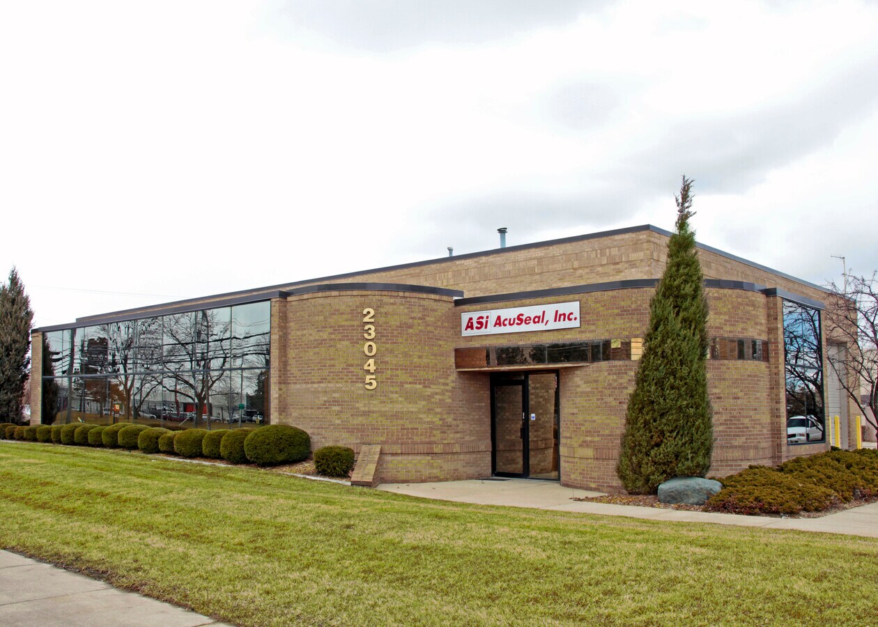 23045 15 Mile Rd, Clinton Township 48035 UK