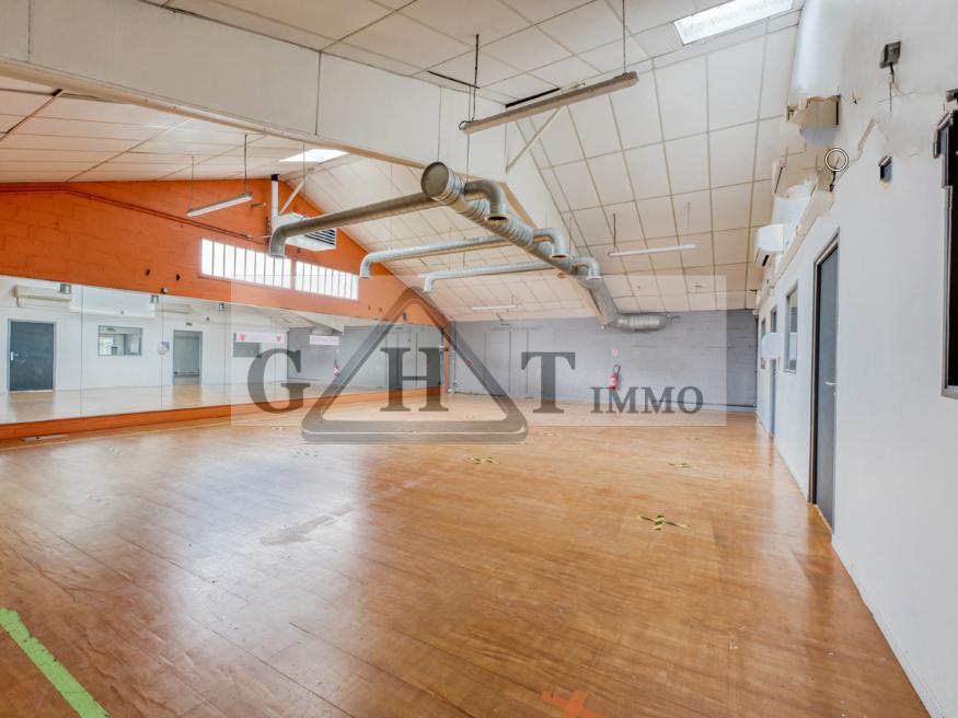 Retail in Taverny for sale Interior Photo- Image 1 of 8