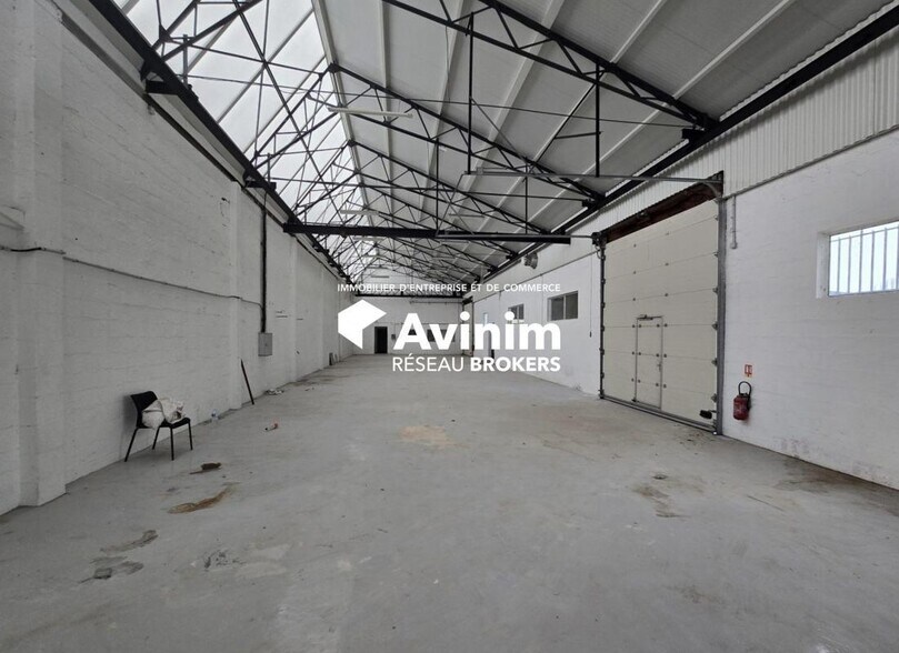 Industrial in Saint Brice Sous Foret to rent - Interior Photo - Image 1 of 4