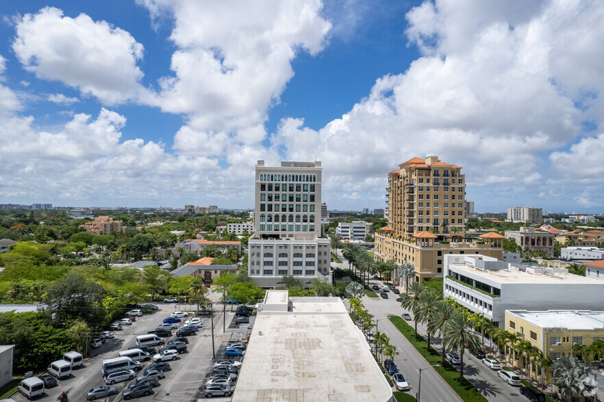 1600 Ponce De Leon Blvd, Coral Gables, FL for rent - Building Photo - Image 3 of 5