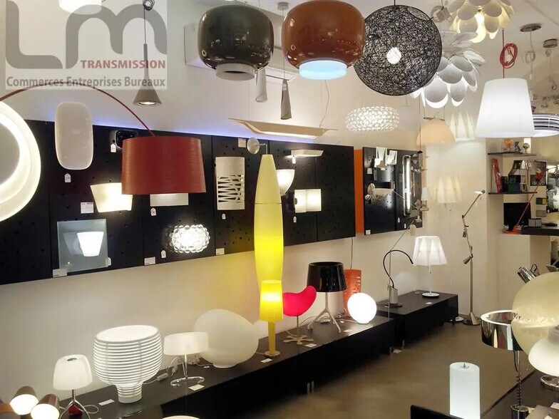 Retail in Antony to rent - Interior Photo - Image 1 of 4