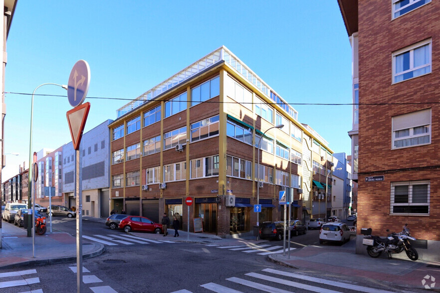 Calle De Saturnino Calleja, 6, Madrid, Madrid for rent - Primary Photo - Image 1 of 3