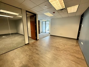 12596 W Bayaud Ave, Lakewood, CO to rent Interior Photo- Image 2 of 16