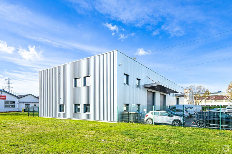 1 Avenue B Cité Berliet, Saint-Priest to rent - Building Photo - Image 2 of 7