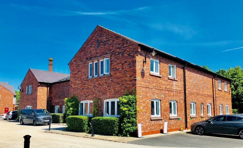 Park Ln, Chester to rent Building Photo- Image 1 of 6