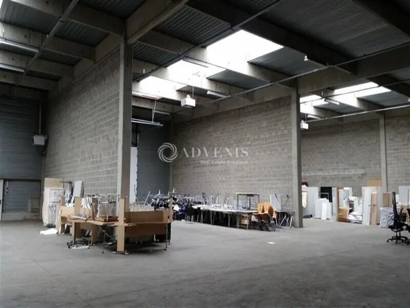 Industrial in Coignières to rent Interior Photo- Image 1 of 6