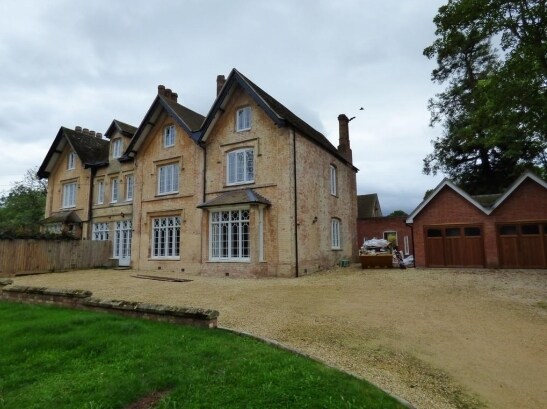 Bishopton Ln, Stratford Upon Avon for sale Primary Photo- Image 1 of 1