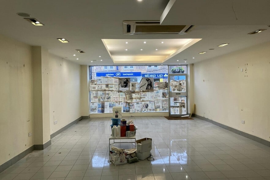 64 High St, Portishead to rent - Interior Photo - Image 3 of 3