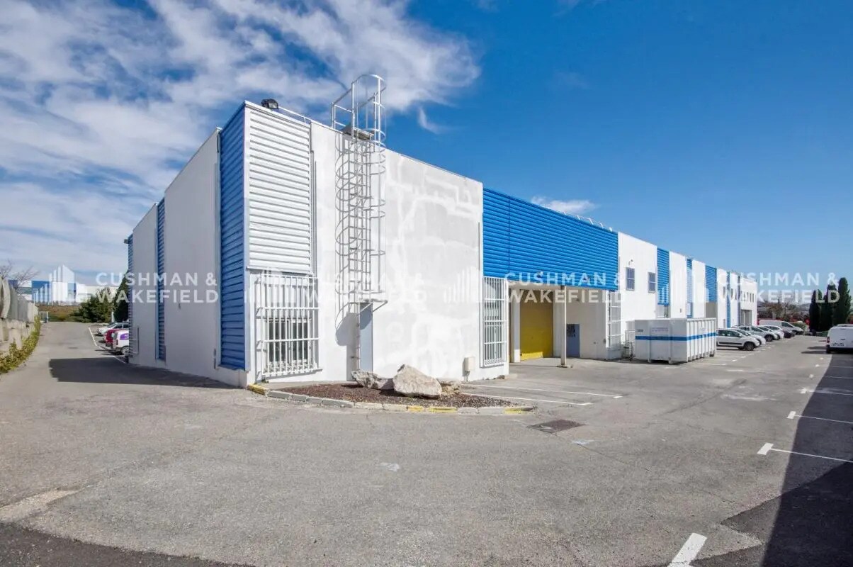 14 Boulevard De L'Europe, Vitrolles to rent Building Photo- Image 1 of 5