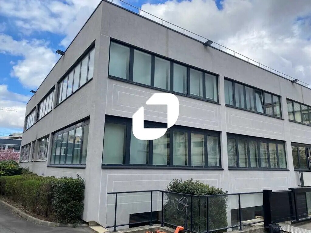 Location Bureaux 717 m² - Photo 1