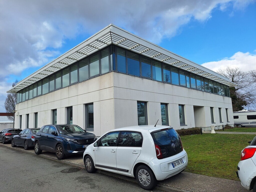 Location Bureaux 263 m² - Photo 1