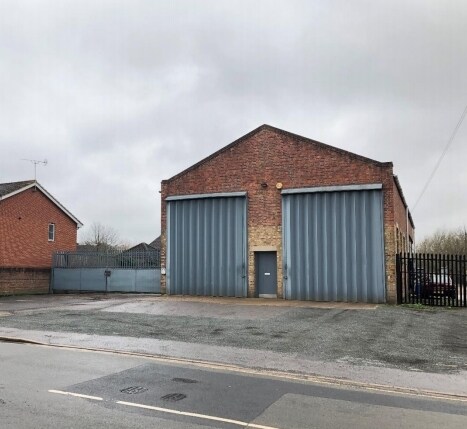 115 Blackamoor Ln, Maidenhead for sale Primary Photo- Image 1 of 1