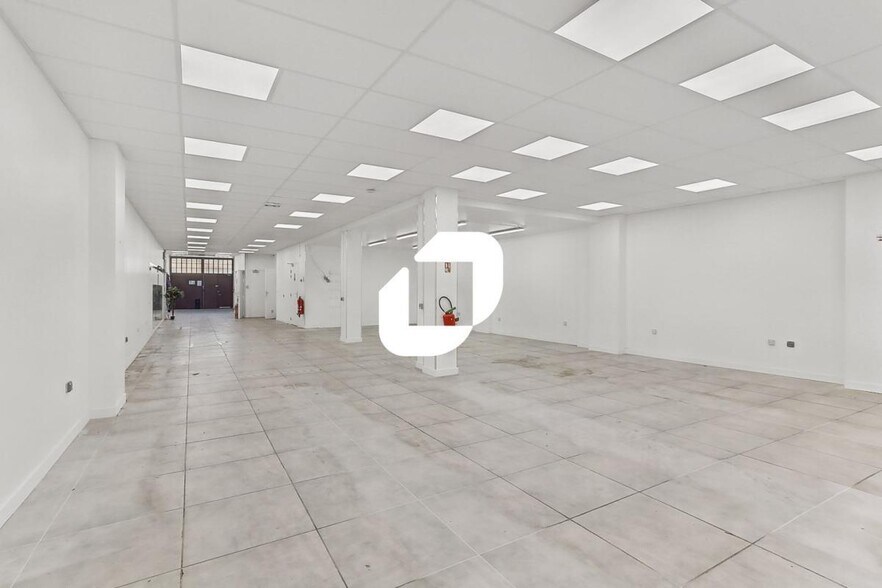 Office in Clamart for sale - Building Photo - Image 2 of 14