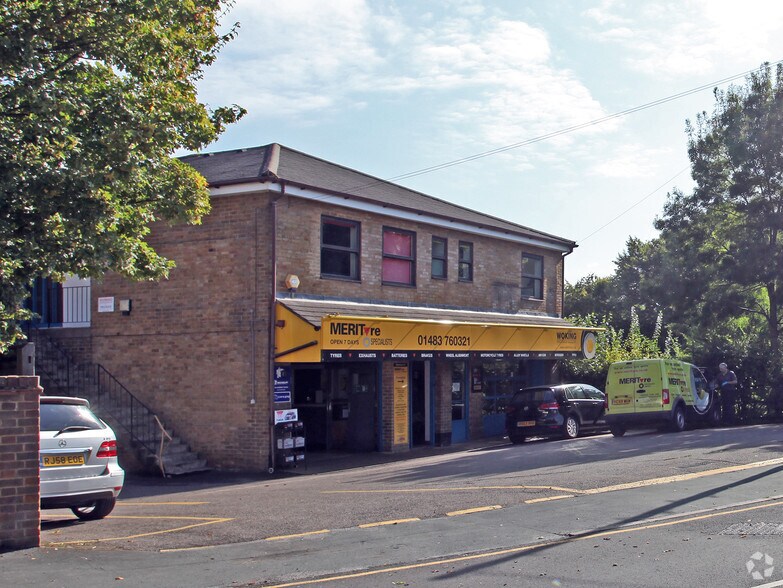 10-10B Robin Hood Rd, Woking for sale - Primary Photo - Image 1 of 1