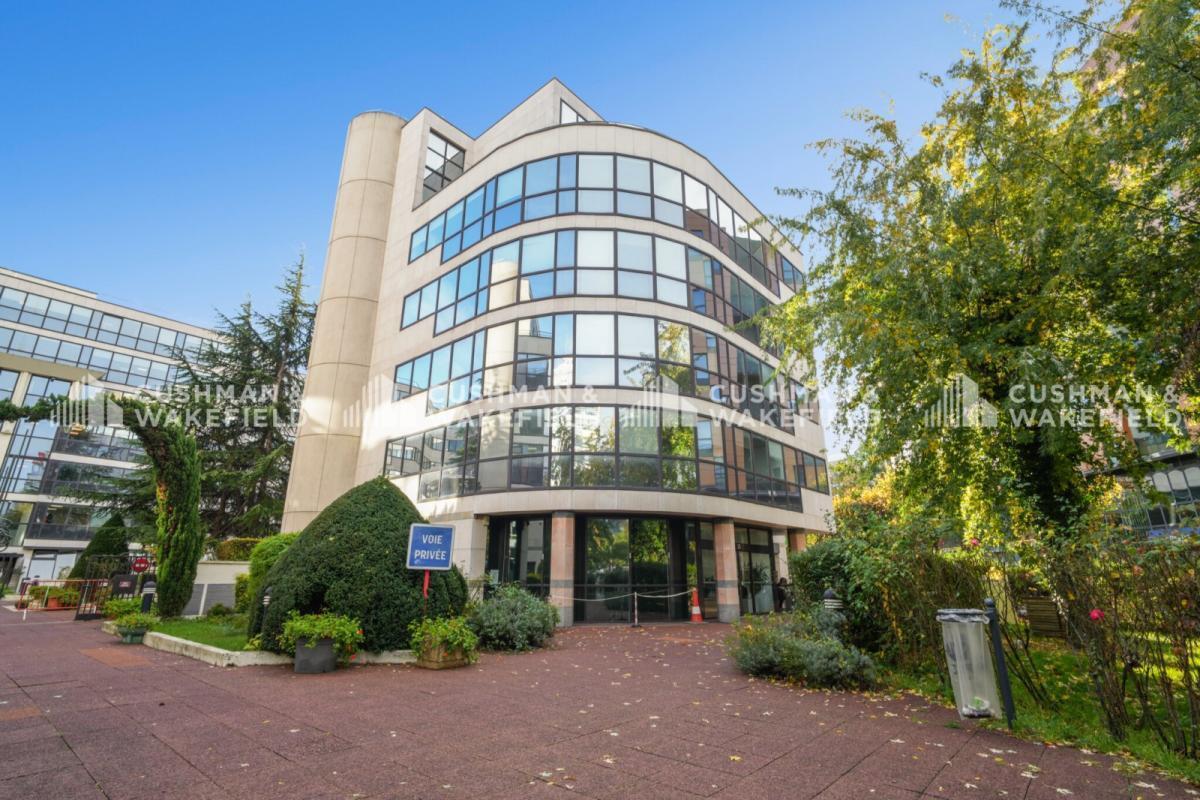 Office in Issy-les-Moulineaux to rent Building Photo- Image 1 of 15