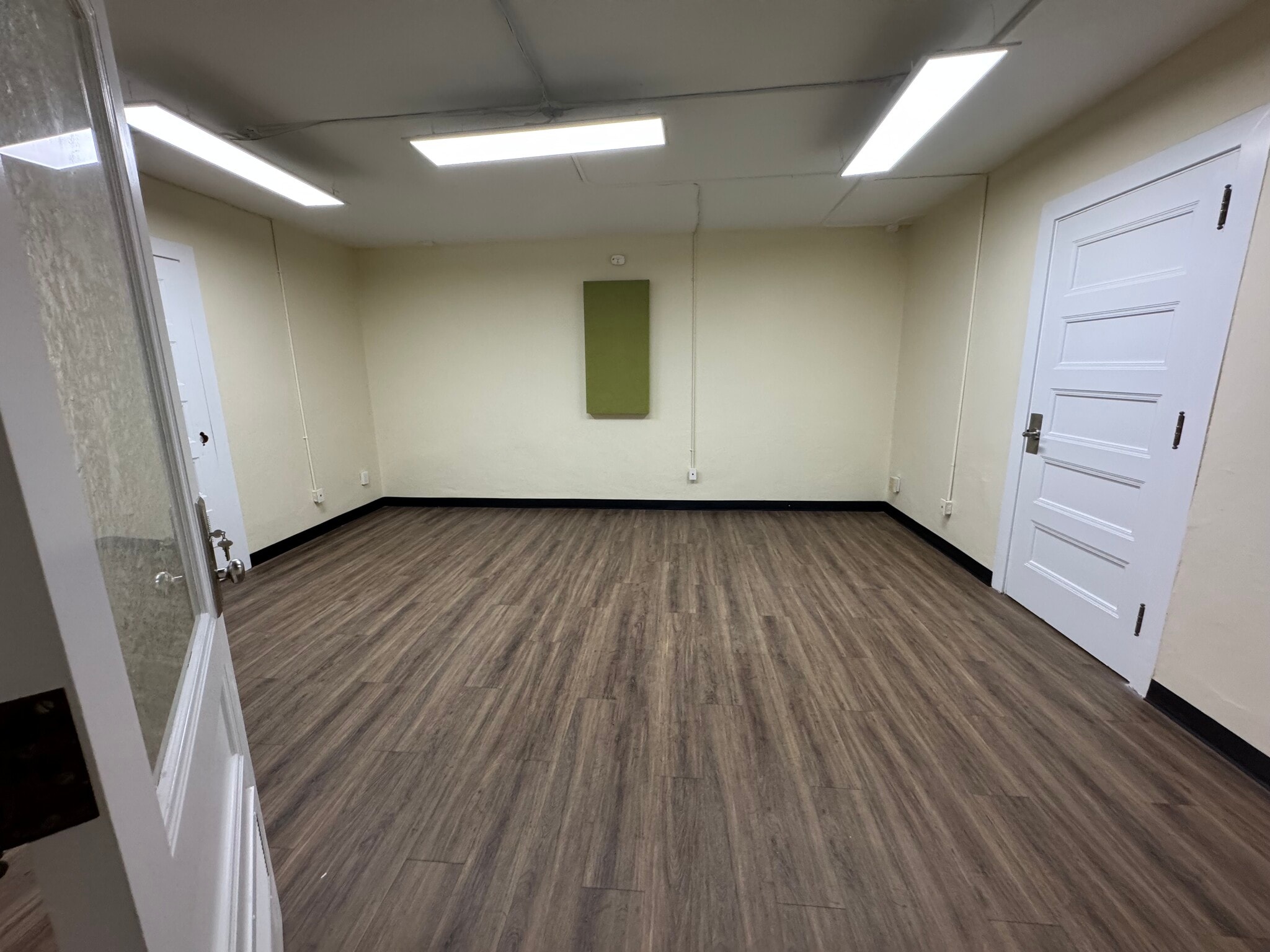 221 E Van Buren Ave, Harlingen, TX to rent Interior Photo- Image 1 of 3