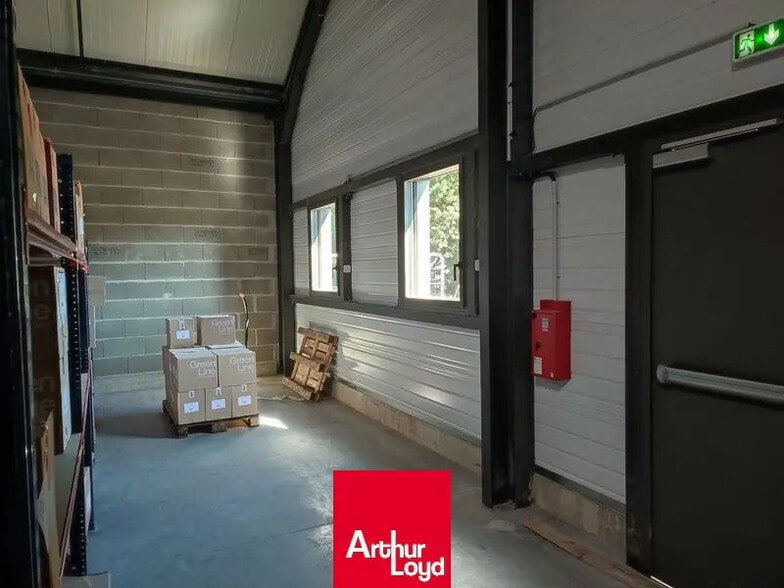 Light Industrial in Villefranche-sur-Saône to rent - Interior Photo - Image 2 of 4
