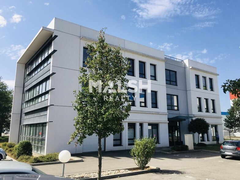 Office in Saint-Priest to rent - Building Photo - Image 1 of 21