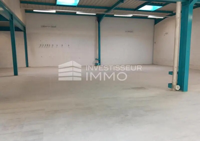 Light Industrial in Tremblay-en-France to rent - Interior Photo - Image 3 of 10