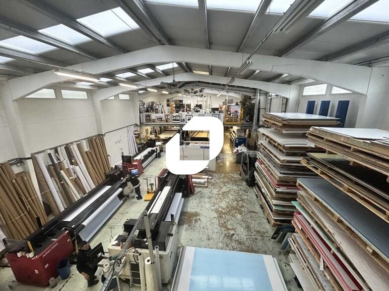 Light Industrial in Argenteuil to rent - Interior Photo - Image 2 of 10