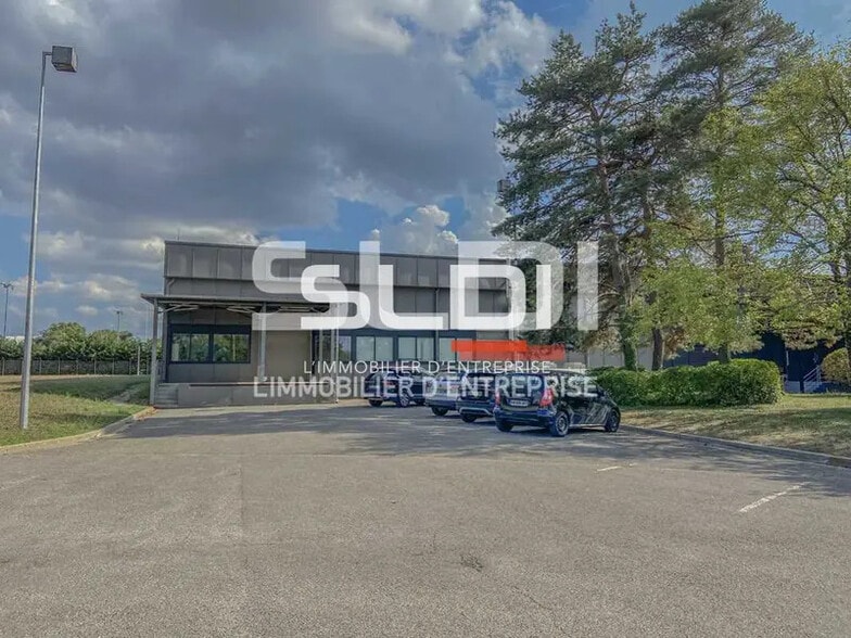 466 Rue Des Mercières, Rillieux-la-Pape to rent - Building Photo - Image 2 of 6