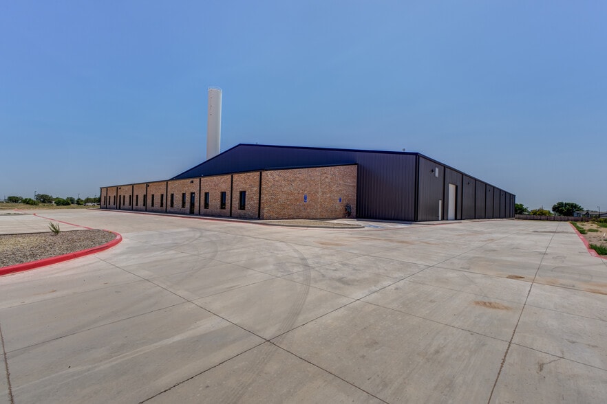 8111 Patel Dr, Wolfforth, TX to rent - Building Photo - Image 2 of 34