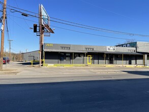 2600 S Flores St, San Antonio, TX for rent Building Photo- Image 1 of 1