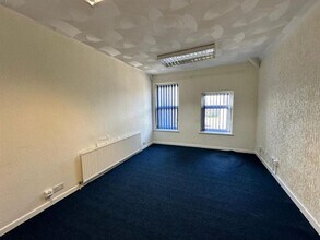 56 Station Rd, Port Talbot to rent Interior Photo- Image 2 of 7